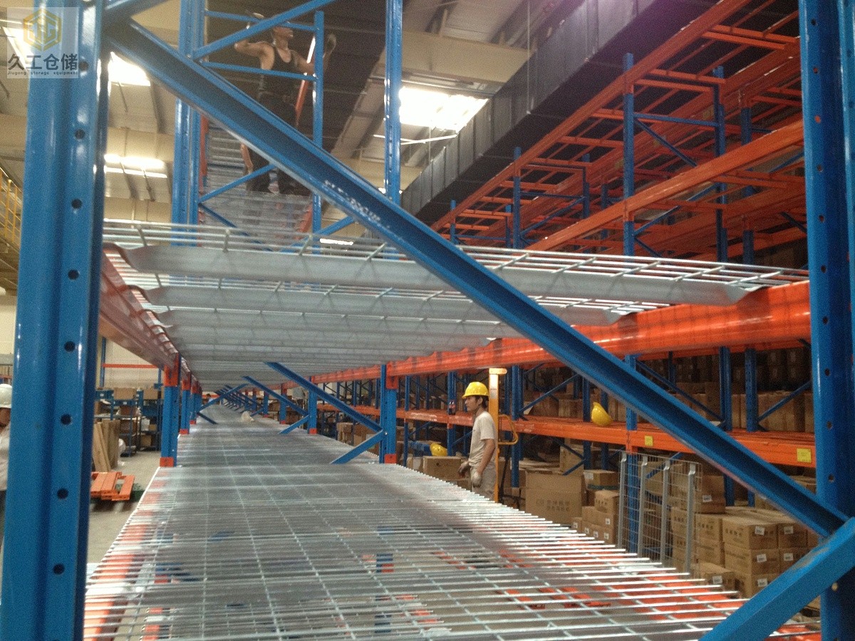 貨架網(wǎng)層板安裝現(xiàn)場實拍-南京久工倉儲鋼層網(wǎng)廠家-鍍鋅層網(wǎng)生產(chǎn)批發(fā)