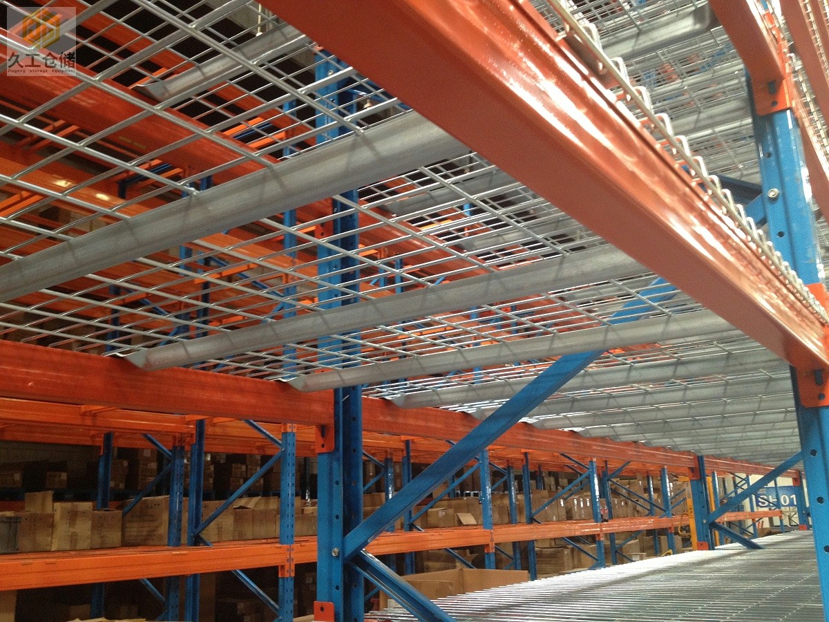 貨架網(wǎng)層板安裝現(xiàn)場實拍-南京久工倉儲鋼層網(wǎng)廠家-鍍鋅層網(wǎng)生產(chǎn)批發(fā)