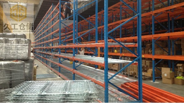 貨架網(wǎng)層板安裝現(xiàn)場實拍-南京久工倉儲鋼層網(wǎng)廠家-鍍鋅層網(wǎng)生產(chǎn)批發(fā)