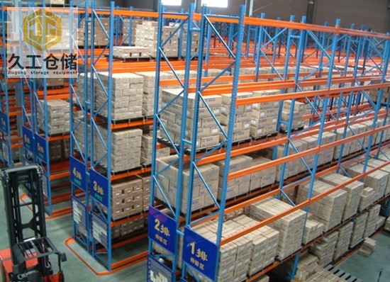倉(cāng)儲(chǔ)貨架的選擇應(yīng)考慮哪些因素？智能倉(cāng)庫(kù)系統(tǒng)組成及功能？久工倉(cāng)儲(chǔ)設(shè)備