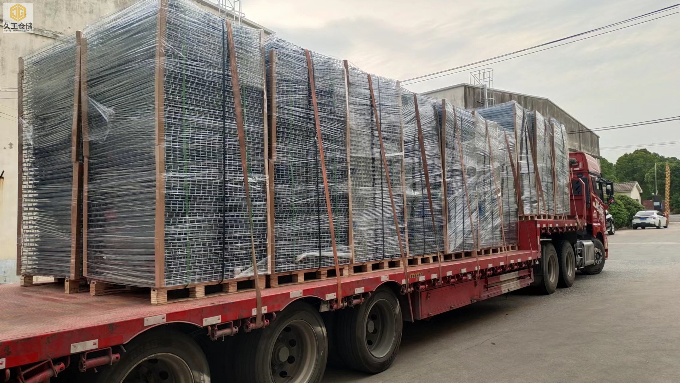 久工倉儲(chǔ)設(shè)備-貨架網(wǎng)層板-出口層網(wǎng)打包裝貨，南京網(wǎng)層板廠家-全國發(fā)貨，暢銷海外！