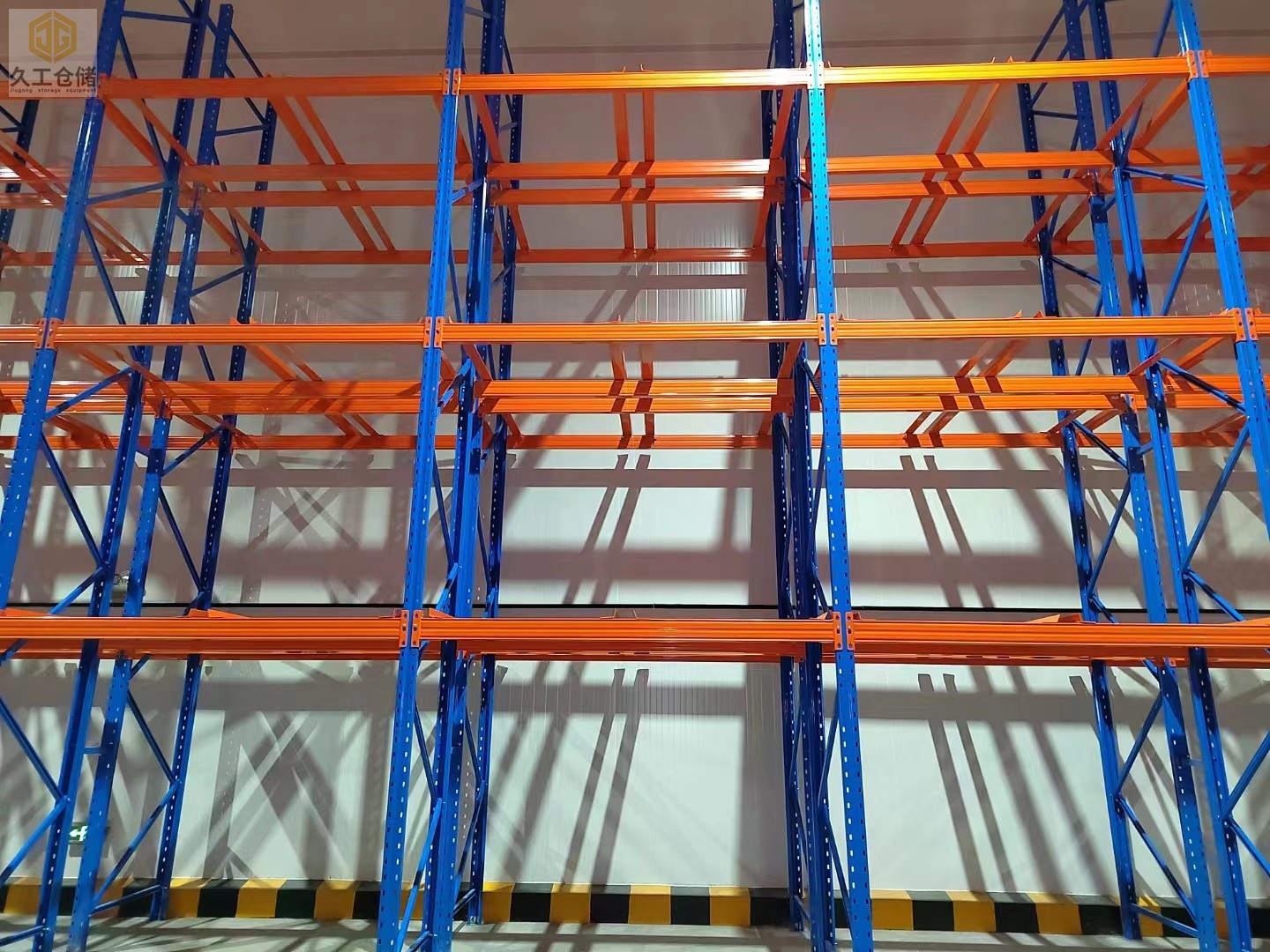 南京久工倉儲設(shè)備-托盤貨架也稱層網(wǎng)貨架，重型貨架，高層貨架-南京貨架......