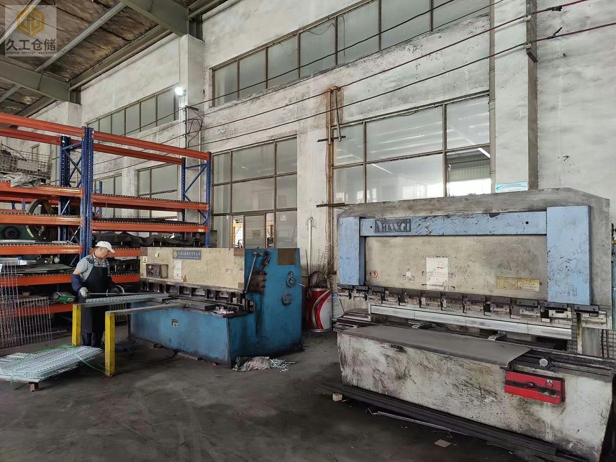 南京久工倉(cāng)儲(chǔ)設(shè)備公司設(shè)備公司介紹-工廠實(shí)拍展示-南京真正的廠家！歡迎考察！
