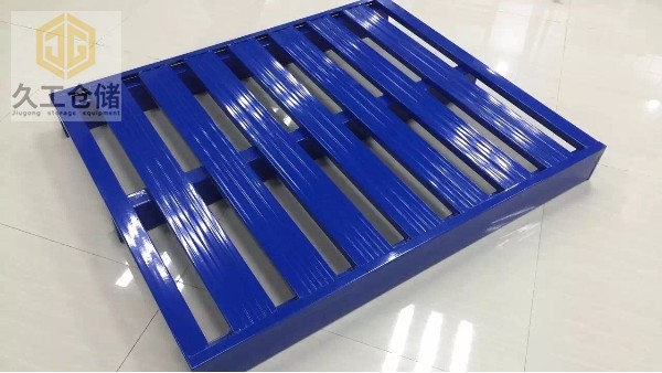鋼制托盤也稱鐵托盤，鐵質托盤，金屬托盤，有什么優(yōu)點？久工倉儲