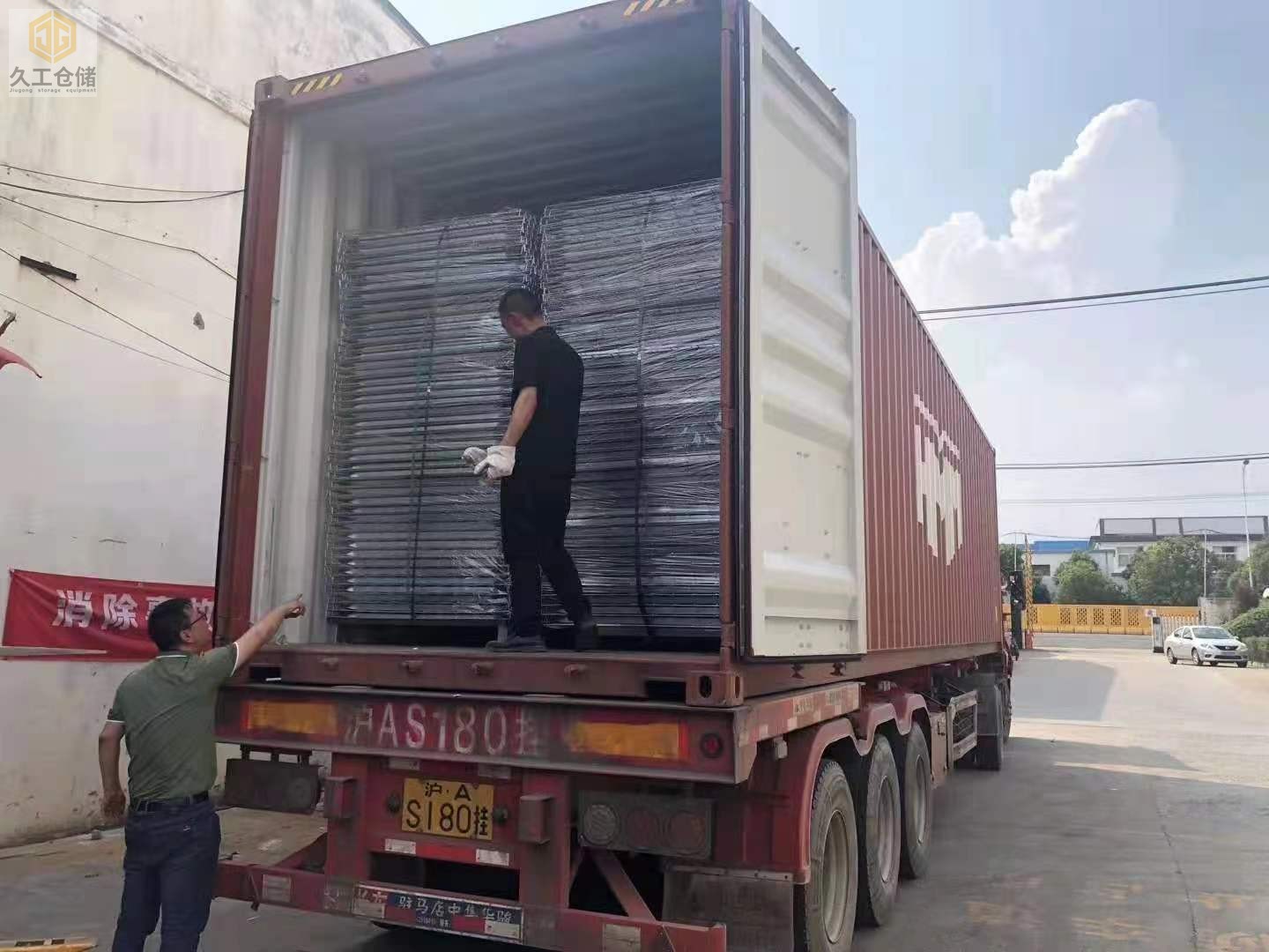 南京久工倉儲設(shè)備- 倉儲籠網(wǎng)層板發(fā)貨實拍圖（2）