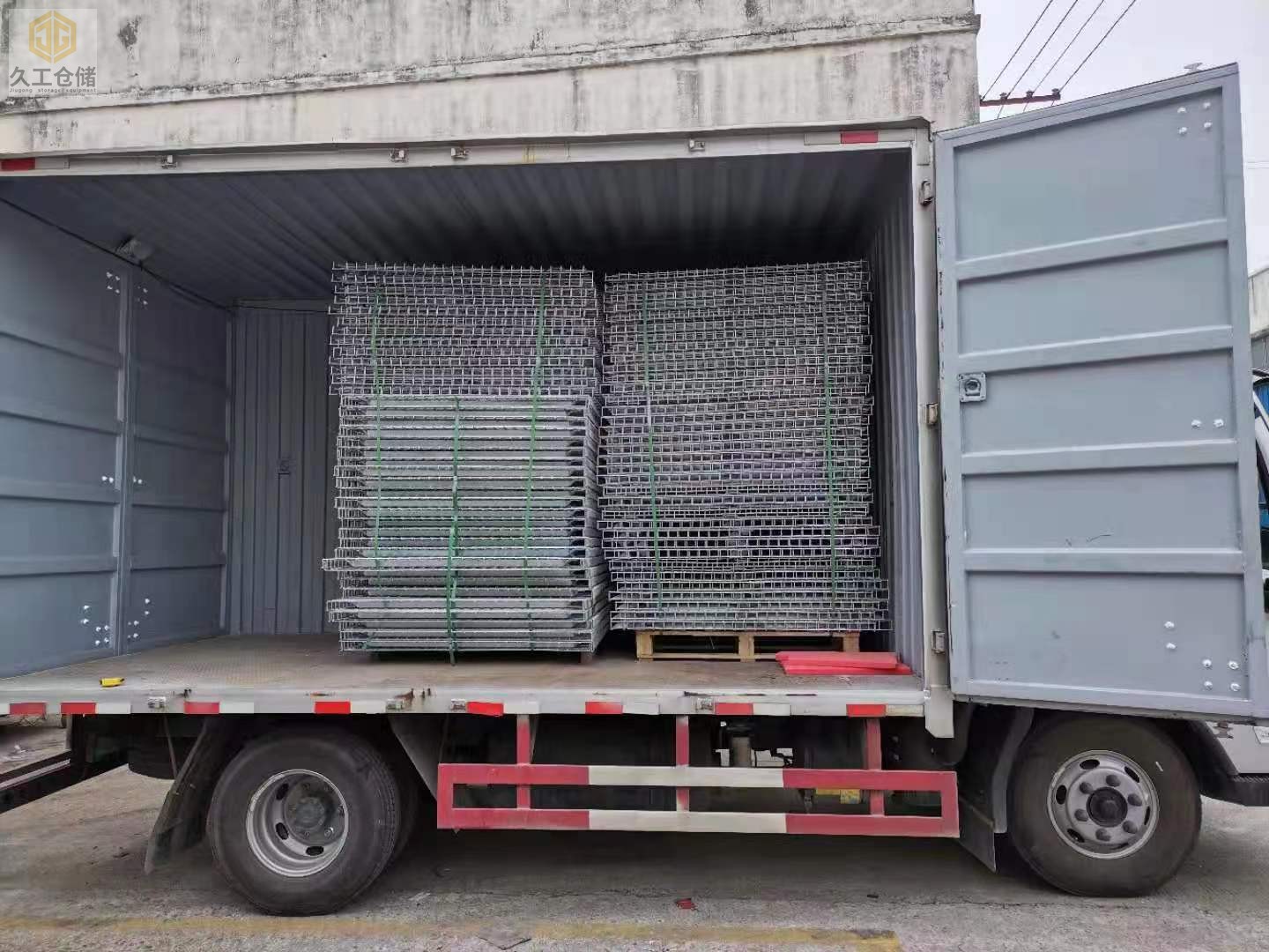 南京久工倉儲設(shè)備- 倉儲籠網(wǎng)層板發(fā)貨實拍圖（2）