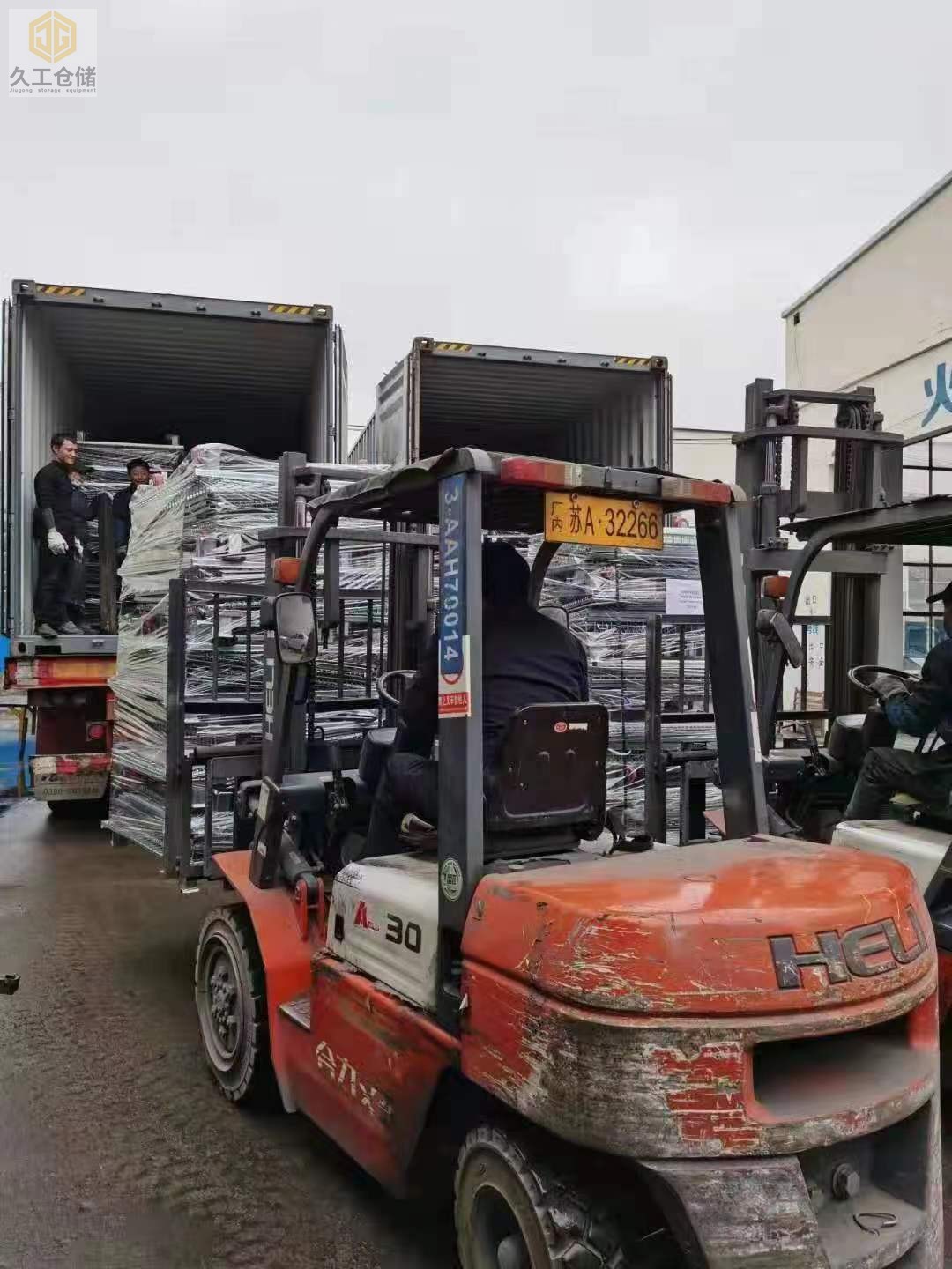 南京久工倉儲設(shè)備- 倉儲籠網(wǎng)層板發(fā)貨實拍圖（2）