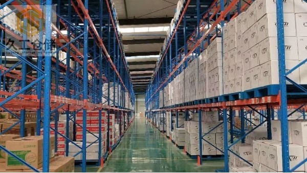 服裝廠倉庫一般能用到哪些倉儲設(shè)備？南京久工倉儲設(shè)備帶領(lǐng)大家一起了解下！