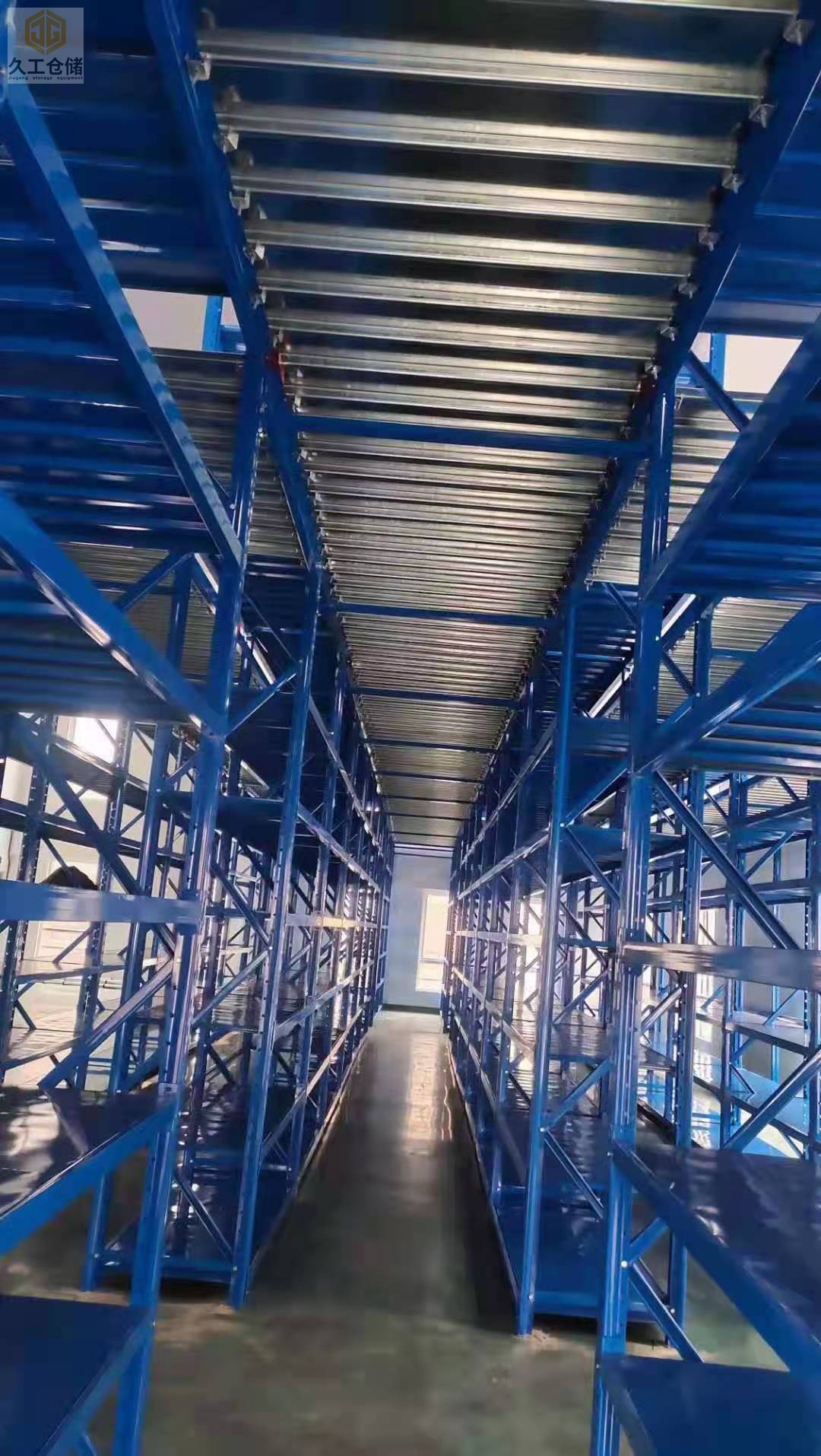 在選購移動(dòng)式貨架時(shí)有哪些要點(diǎn)？南京久工倉儲(chǔ)告訴大家有哪三點(diǎn)，一起來看看！