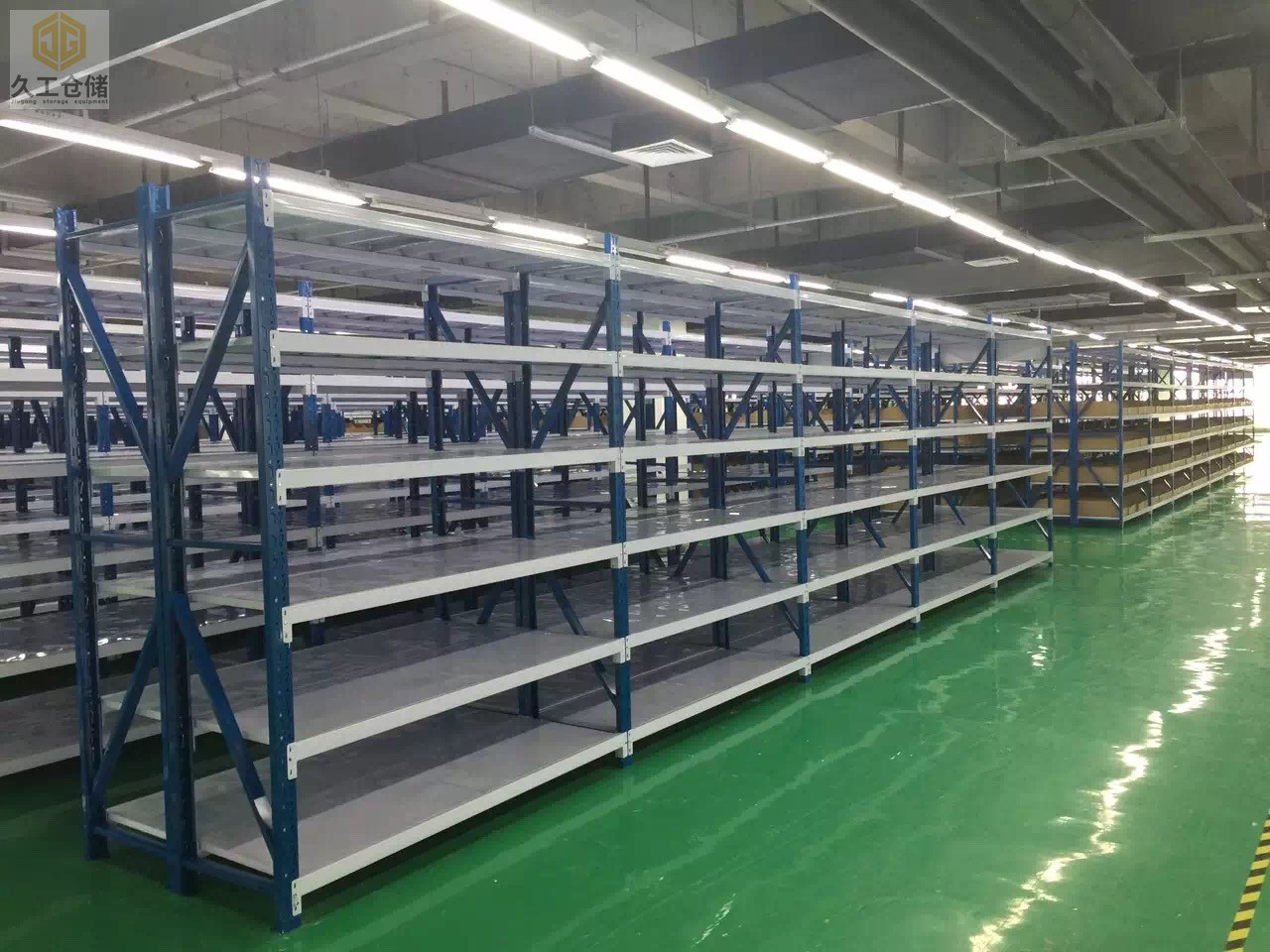 貨架現(xiàn)場(chǎng)實(shí)拍-南京貨架展示-倉庫貨架定制設(shè)計(jì)-南京久工倉儲(chǔ)設(shè)備