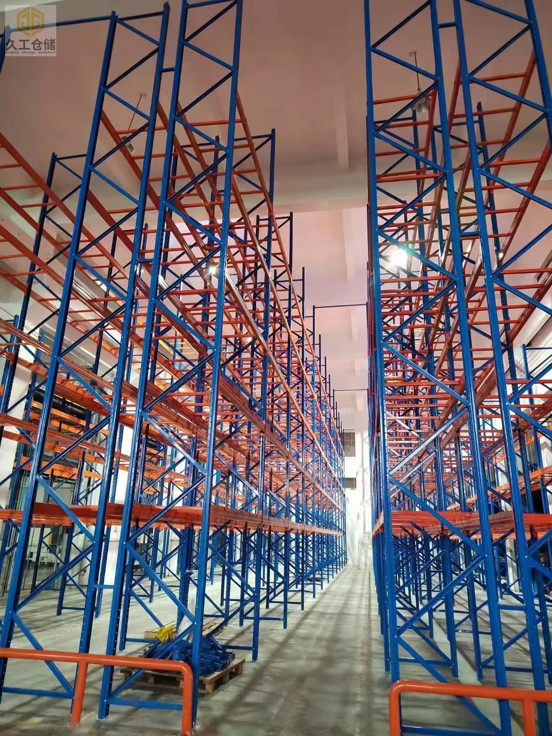 南京貨架-倉儲貨架根據(jù)存取方式可分為哪三類？南京久工倉儲設(shè)備