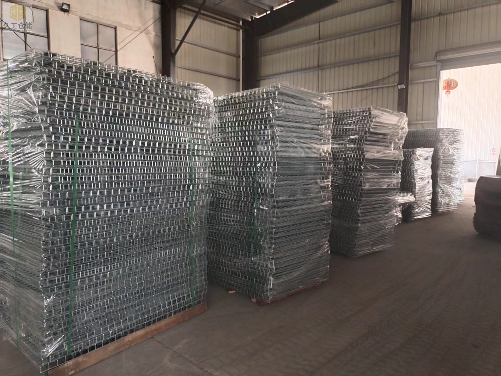 久工倉儲(chǔ)設(shè)備貨架層網(wǎng)發(fā)貨現(xiàn)場，南京網(wǎng)層板廠家批發(fā)實(shí)體工廠期待與您共贏！