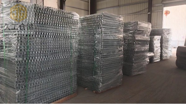 久工倉儲設(shè)備貨架層網(wǎng)發(fā)貨現(xiàn)場，南京網(wǎng)層板廠家批發(fā)實體工廠期待與您共贏！