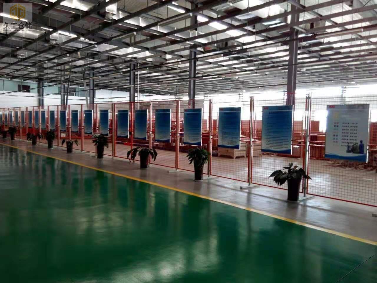 久工倉(cāng)儲(chǔ)為大家介紹車(chē)間隔離網(wǎng)，車(chē)間護(hù)欄網(wǎng)！一起了解看看！