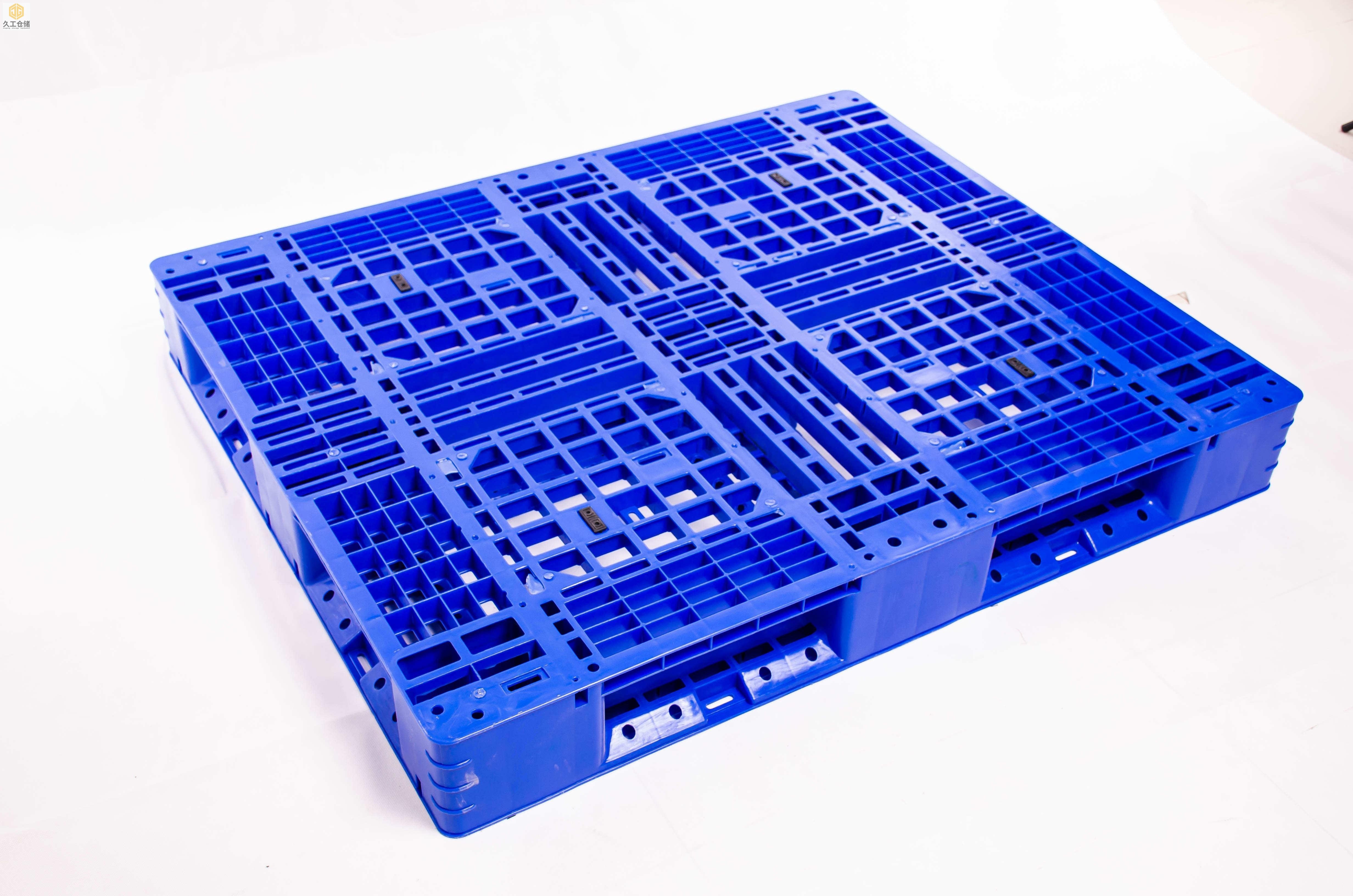 久工倉(cāng)儲(chǔ)設(shè)備關(guān)于塑料托盤的介紹及應(yīng)用的行業(yè)領(lǐng)域分析！一起了解看看！