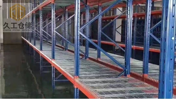 使用重型貨架-層板貨架有哪些優(yōu)點(diǎn)？南京久工倉儲設(shè)備，貨架網(wǎng)層板廠家來分析！一起看看吧！