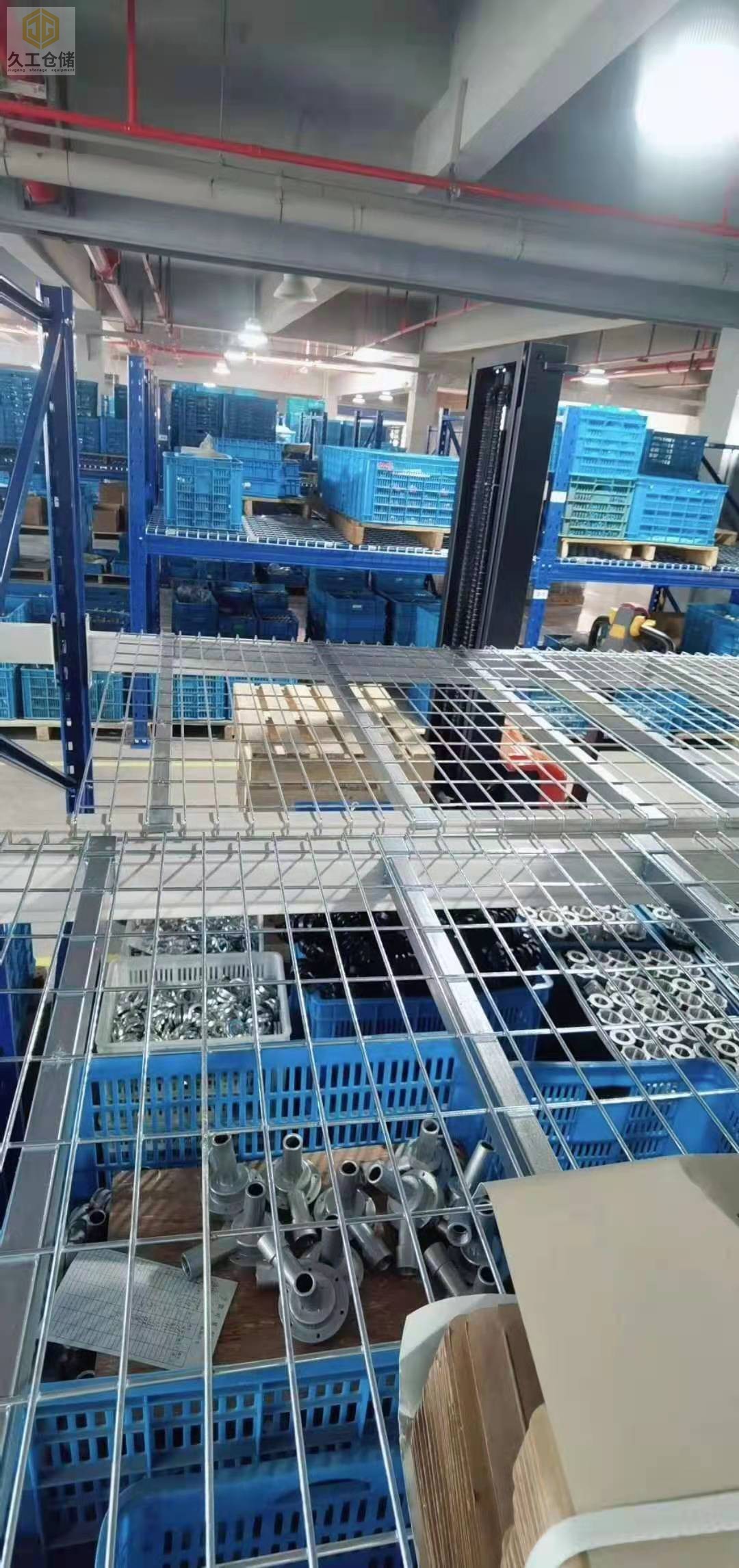 使用重型貨架-層板貨架有哪些優(yōu)點？南京久工倉儲設(shè)備，貨架網(wǎng)層板廠家來分析！一起看看吧！
