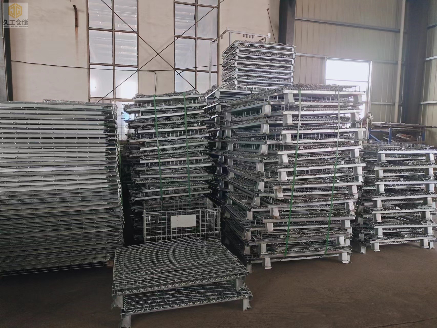 折疊式倉儲(chǔ)籠分類產(chǎn)品展示圖，倉儲(chǔ)籠倉庫籠車間擺放現(xiàn)場，南京久工倉儲(chǔ)設(shè)備