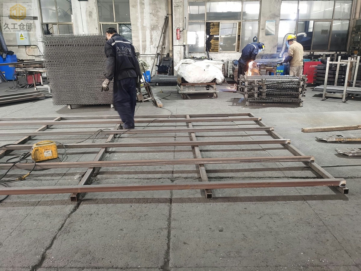 久工倉儲(chǔ)車間展示，工人實(shí)操現(xiàn)場實(shí)拍，南京久工倉儲(chǔ)設(shè)備