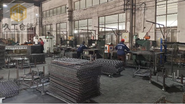 久工倉儲車間展示，工人實操現(xiàn)場實拍，南京久工倉儲設(shè)備