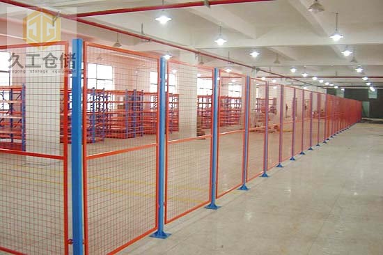 車間隔離網(wǎng)有哪些優(yōu)勢(shì)？久工倉(cāng)儲(chǔ)設(shè)備為大家分析！