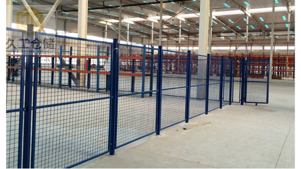 車間隔離柵有什么特點(diǎn)及運(yùn)用優(yōu)勢？久工倉儲設(shè)備