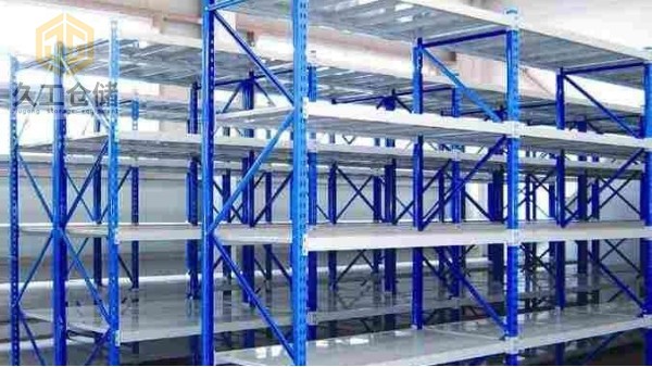 倉儲貨架系統(tǒng)中最常見的貨架優(yōu)勢及注意事項，久工倉儲設備