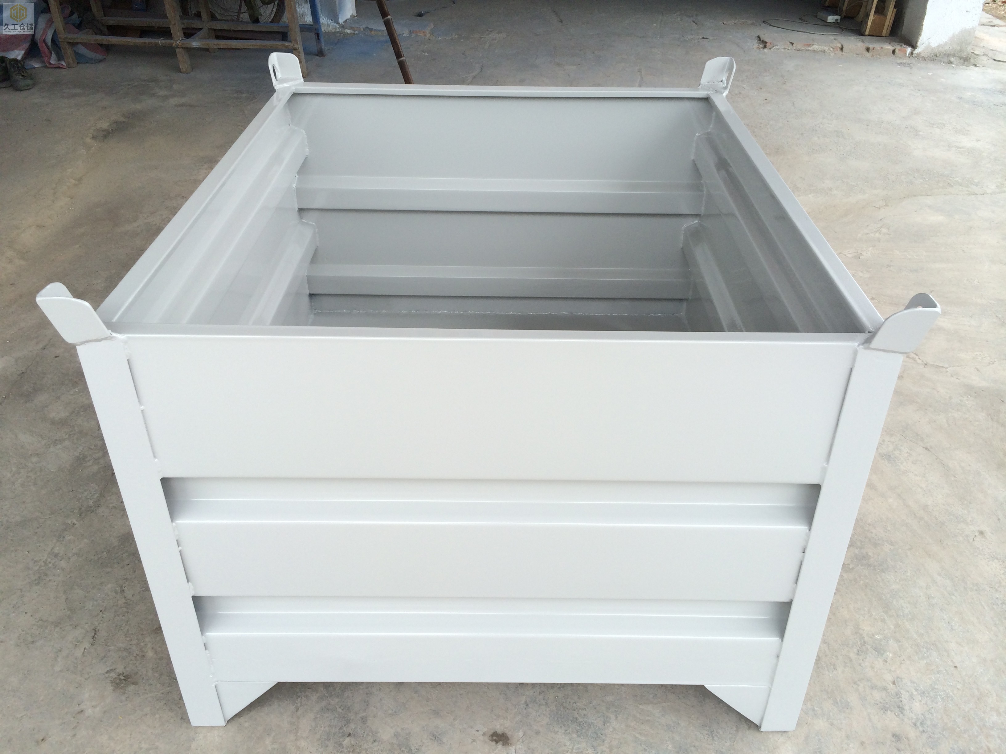 金屬周轉箱鐵箱運用在哪些行業(yè)及應用優(yōu)勢有哪些？南京久工倉儲設備