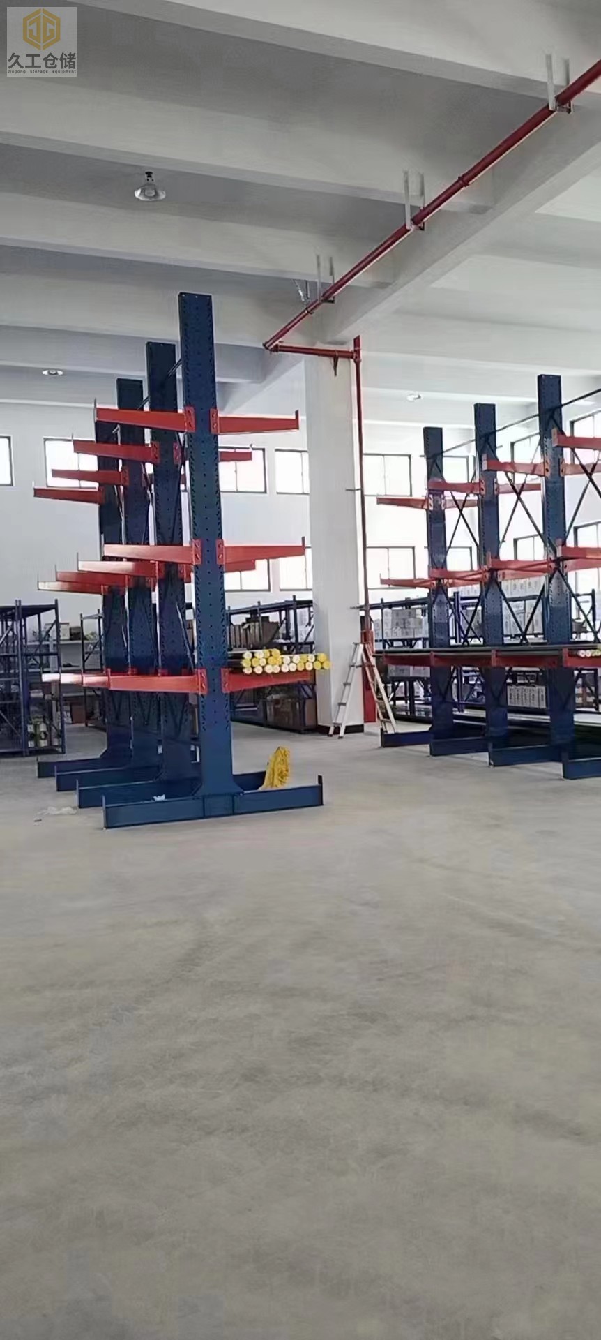 閣樓式貨架的三種類型有哪些？南京久工倉儲設(shè)備，了解更多關(guān)注久工倉儲！