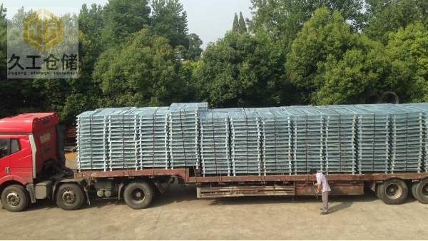 折疊式倉儲籠車間擺放及發(fā)貨實拍，節(jié)省空間方便儲存，南京倉儲籠廠家-久工倉儲設(shè)備