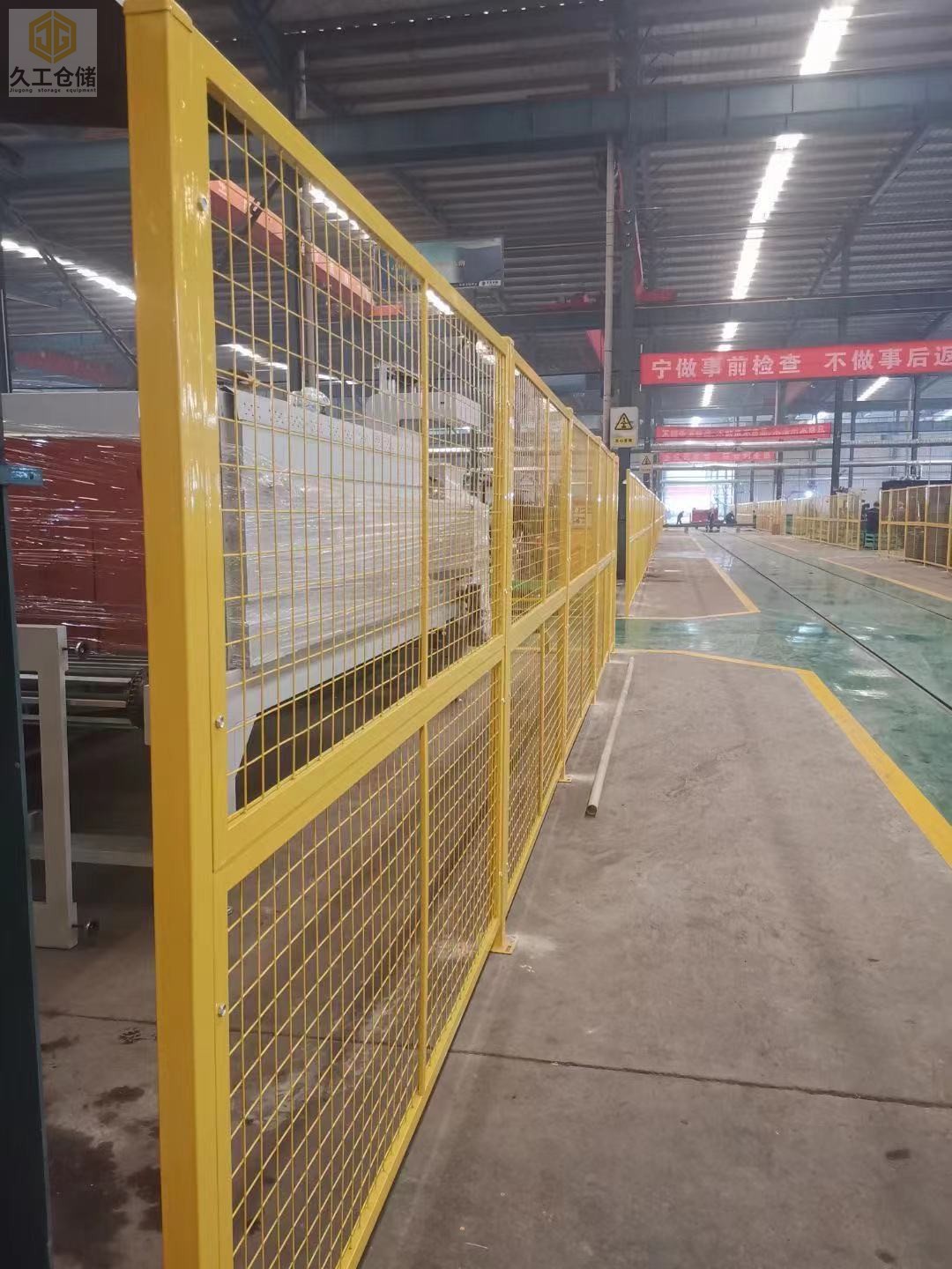 隔離網(wǎng)的特點(diǎn)、用途、優(yōu)點(diǎn)、工藝及表面處理是什么？南京車間隔離網(wǎng)-久工倉儲設(shè)備來分析！