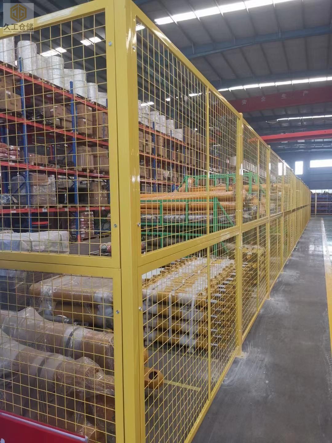 隔離網(wǎng)的特點(diǎn)、用途、優(yōu)點(diǎn)、工藝及表面處理是什么？南京車間隔離網(wǎng)-久工倉儲設(shè)備來分析！