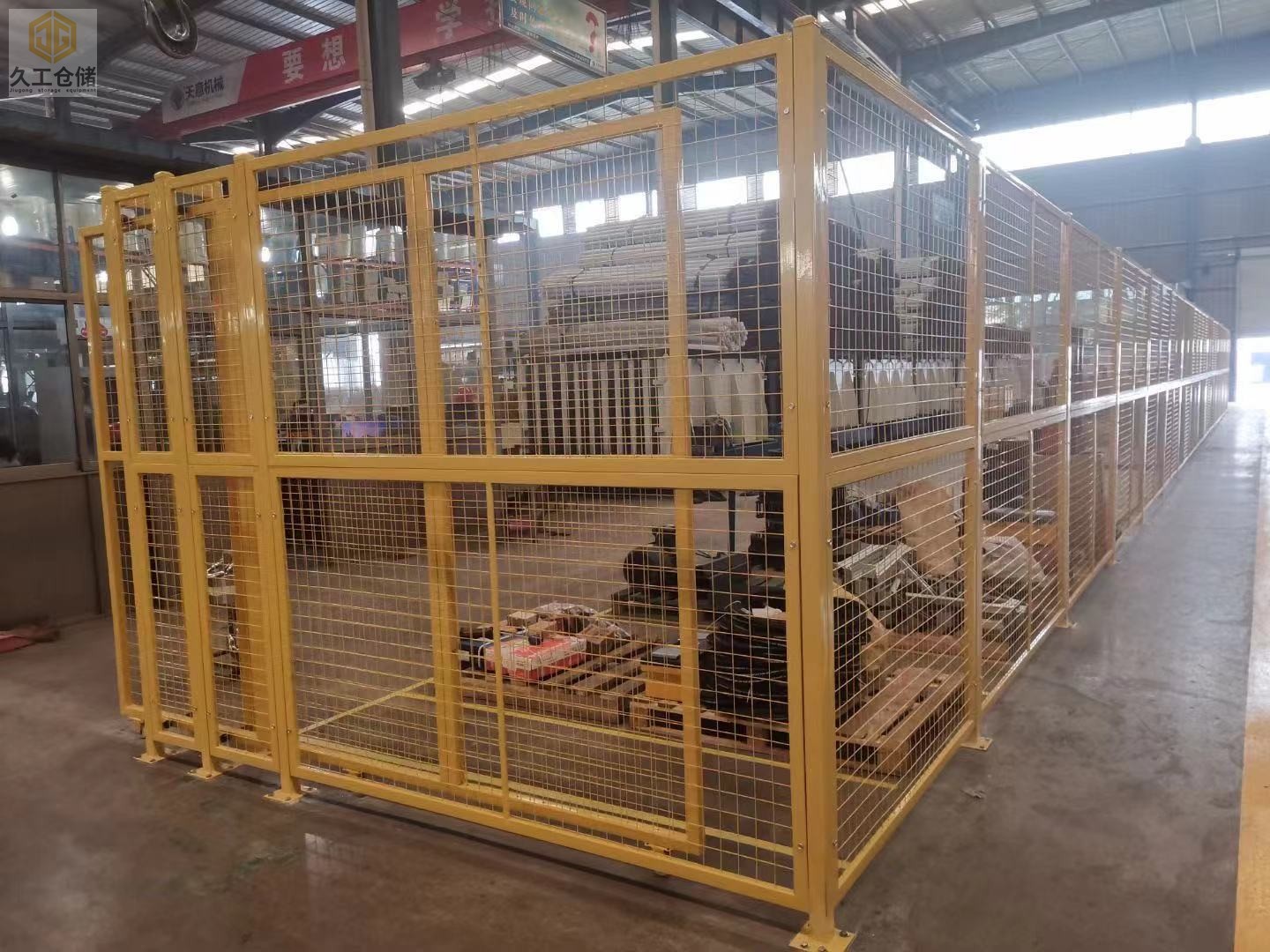 隔離網(wǎng)的特點(diǎn)、用途、優(yōu)點(diǎn)、工藝及表面處理是什么？南京車間隔離網(wǎng)-久工倉儲設(shè)備來分析！