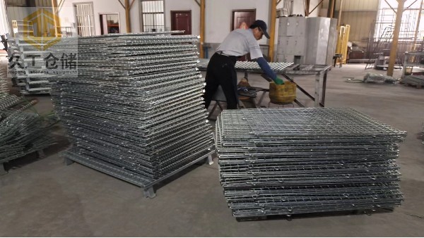 倉儲籠倉庫籠組裝現(xiàn)場實拍，南京倉儲籠-矩管倉儲籠近拍細(xì)節(jié)，折疊式倉儲籠實力廠家，關(guān)注久工了解更多！