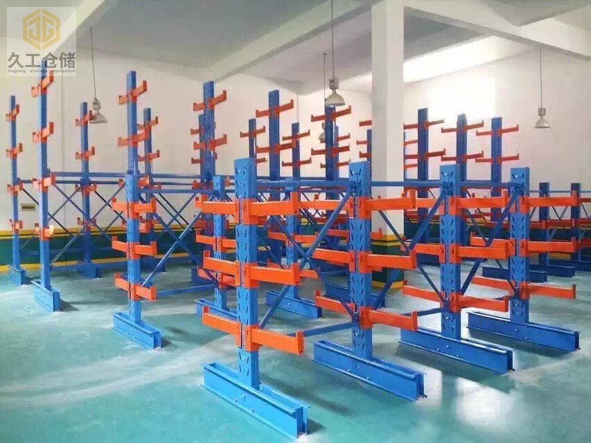 什么貨物適合存放懸臂式貨架？如何存取懸臂式貨架？企業(yè)購買懸臂式貨架價格？