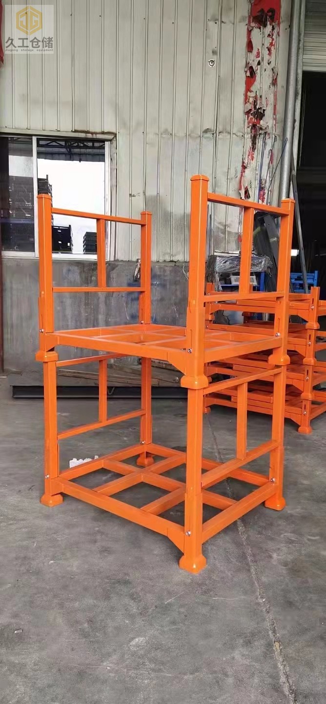 堆垛架有什么運(yùn)用及特點(diǎn)？南京巧固架堆垛架廠家-久工倉儲設(shè)備