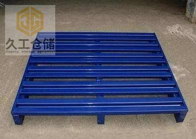 鋼制托盤也稱鋼托盤，鐵托盤，鐵質(zhì)托盤，金屬托盤等，質(zhì)量可靠！南京久工倉儲-托盤廠家