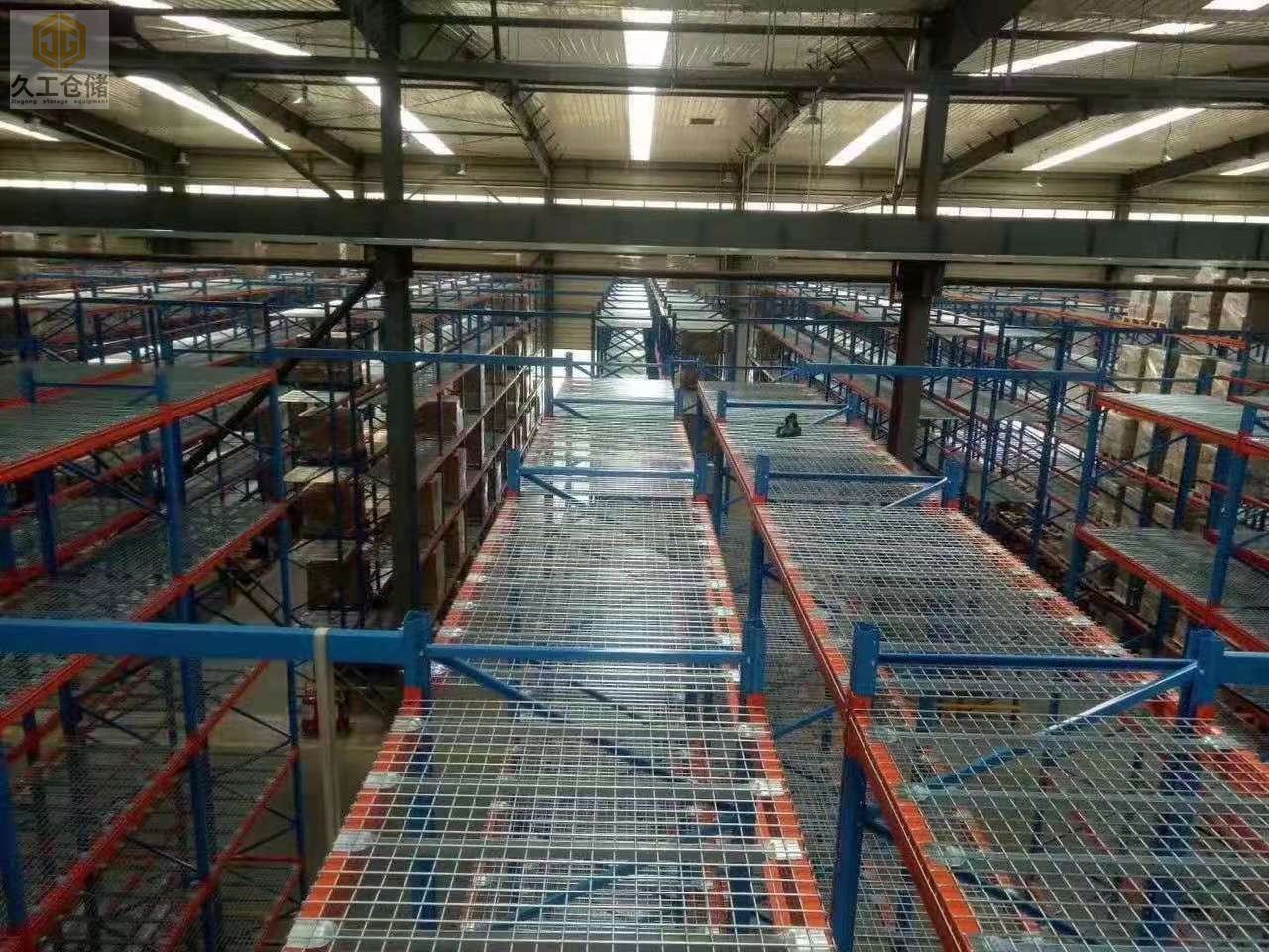 久工倉(cāng)儲(chǔ)-貨架網(wǎng)層板擺放實(shí)拍場(chǎng)景展示-南京鋼層網(wǎng)廠家-南京金屬層板網(wǎng)全國(guó)發(fā)貨，出口海外，關(guān)注久工了解更多！