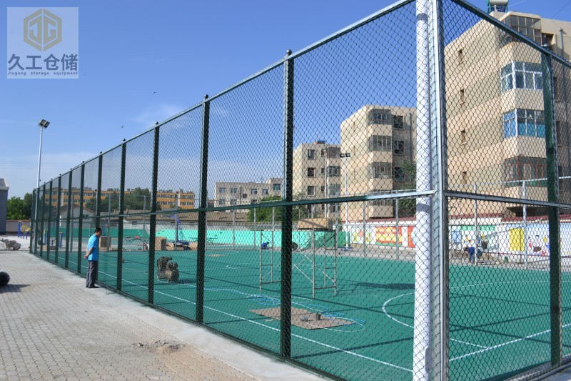 鐵藝護(hù)欄網(wǎng)有哪些有點(diǎn)和用途，框架護(hù)欄網(wǎng)顏色？南京隔離網(wǎng)車間來分析-久工倉儲(chǔ)設(shè)備