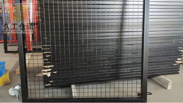 框架護(hù)欄網(wǎng)-鐵藝護(hù)欄網(wǎng)-車間隔離柵南京隔離網(wǎng)廠家來分析有哪些優(yōu)點(diǎn)？久工倉儲設(shè)備