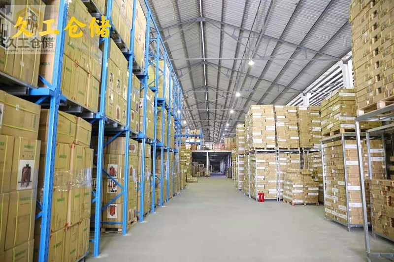 托盤貨架也稱橫梁式貨架，有什么特點？南京久工倉儲為大家分析，了解更多關注久工倉儲