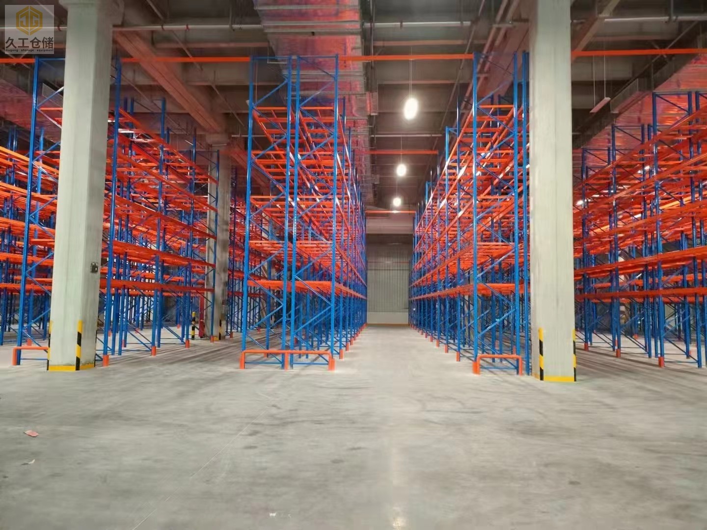 南京貨架-重型貨架家哪家好？具體有什么優(yōu)勢？了解更多關(guān)注南京久工倉儲設(shè)備