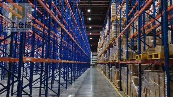 倉儲貨架-重型貨架，橫梁式貨架特點有哪些？南京貨架，久工倉儲設備