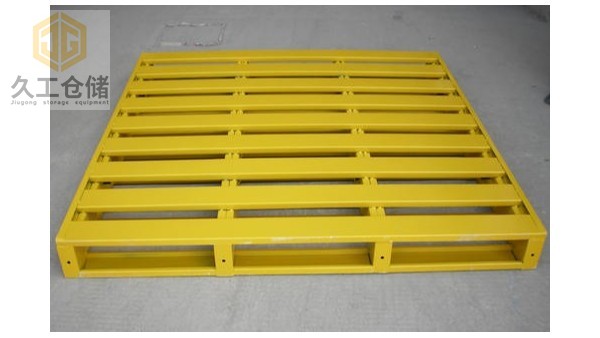 托盤有哪些品類？鋼制托盤有什么特點(diǎn)？南京久工倉(cāng)儲(chǔ)來(lái)分析！了解更多關(guān)注久工