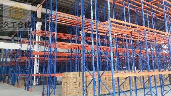 橫梁式貨架有什么特點(diǎn)？與其他倉儲貨架有什么不一樣？南京久工倉儲設(shè)備