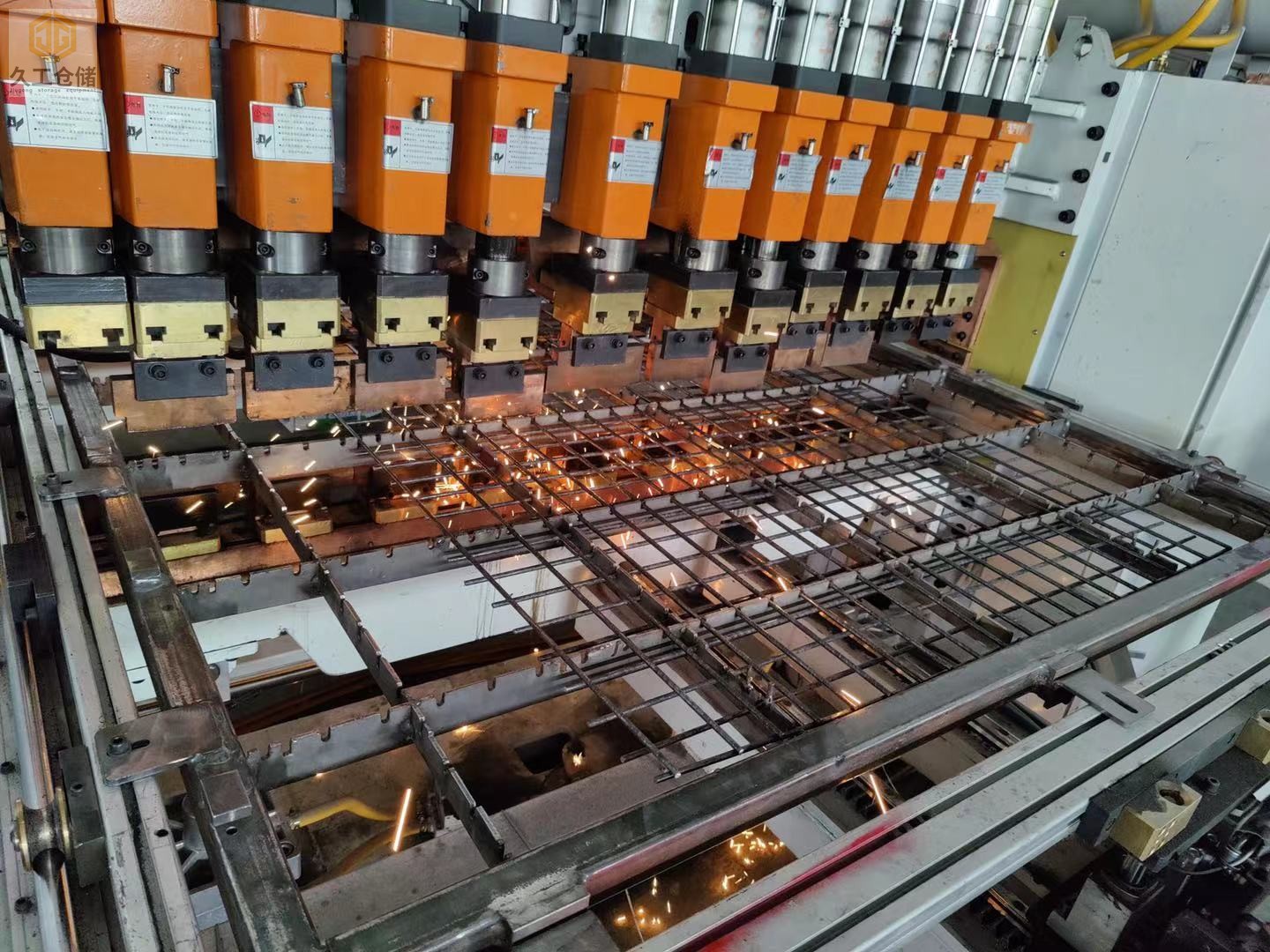 腳輪倉(cāng)儲(chǔ)籠細(xì)節(jié)展示，久工倉(cāng)儲(chǔ)設(shè)備