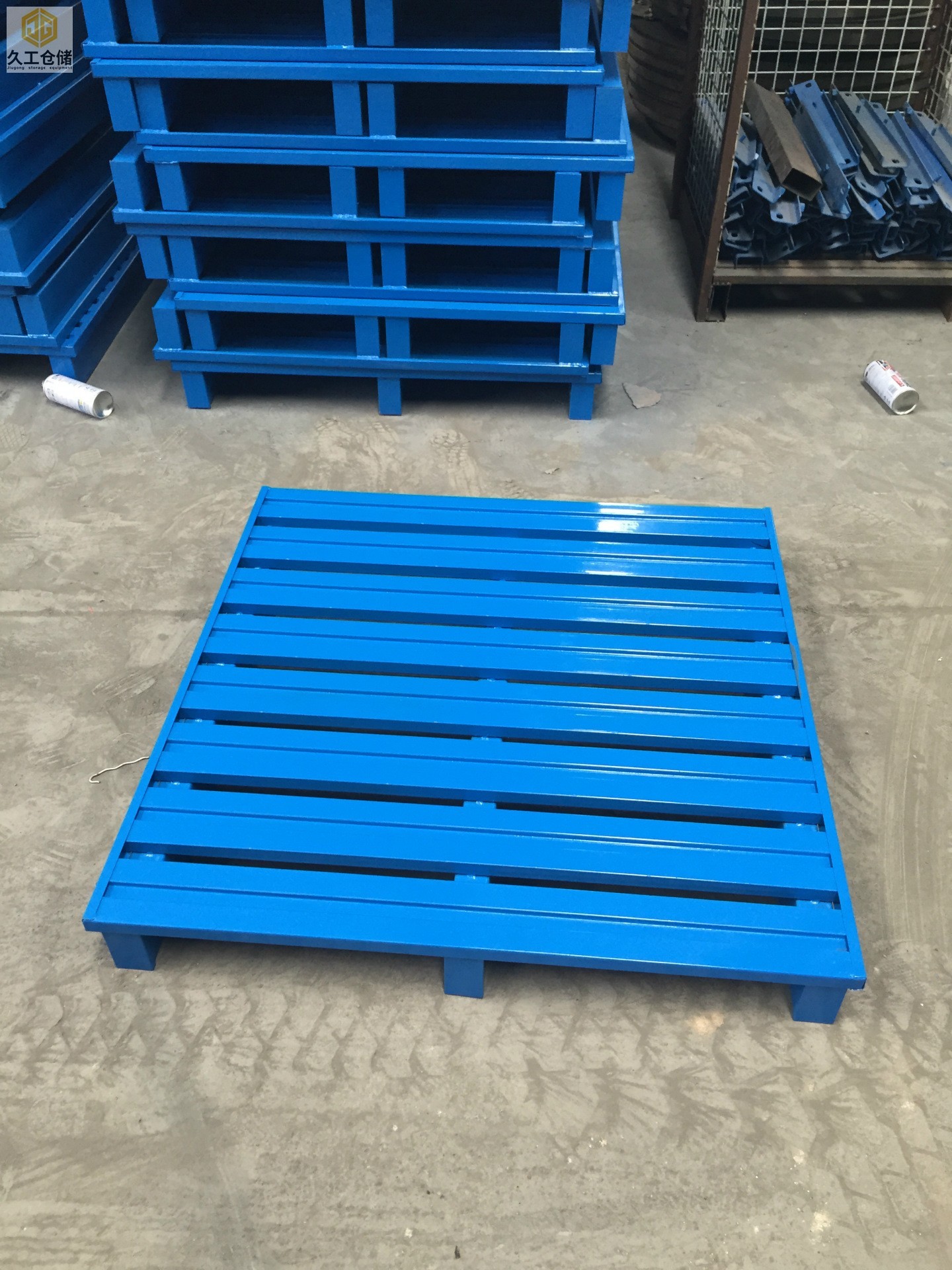 鋼制托盤主要應(yīng)用于哪些行業(yè)領(lǐng)域？南京鐵質(zhì)托盤廠家-久工倉儲設(shè)備