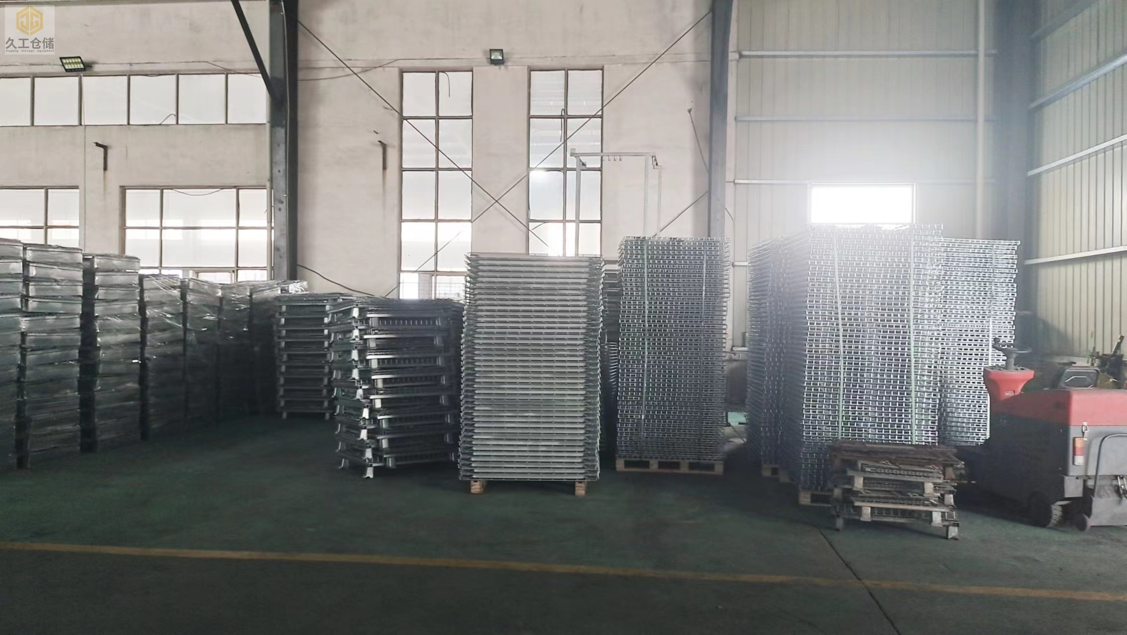 南京久工倉儲倉庫存實拍/倉儲籠、網(wǎng)層板、周轉(zhuǎn)箱、鋼托盤、巧固架、隔離網(wǎng)背網(wǎng)廠家，工廠直發(fā)！
