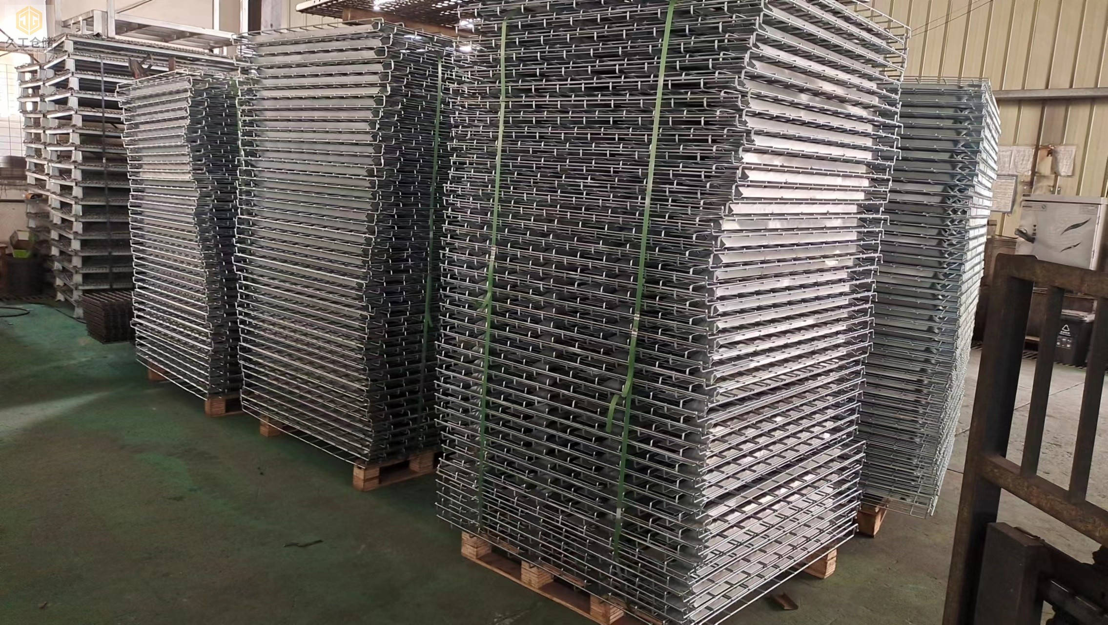 南京久工倉儲倉庫存實拍/倉儲籠、網(wǎng)層板、周轉(zhuǎn)箱、鋼托盤、巧固架、隔離網(wǎng)背網(wǎng)廠家，工廠直發(fā)！