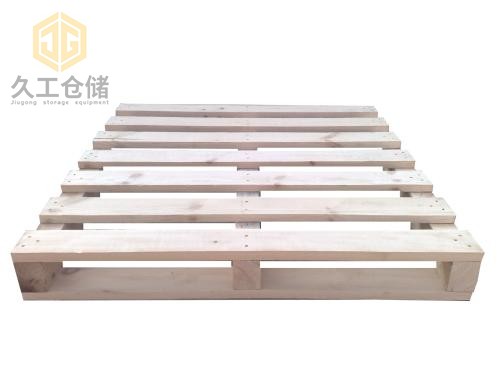 托盤的價格多少？影響木質(zhì)托盤價格的因素有哪些？南京久工倉儲